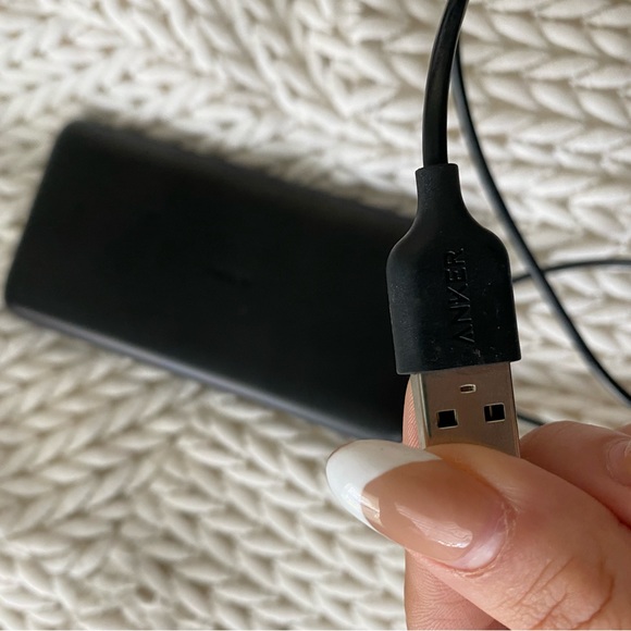 ANKER portable charger - Picture 12 of 12